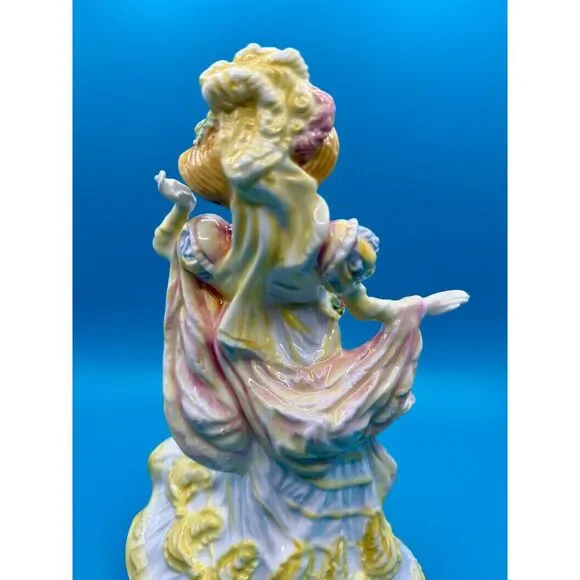Royal Doulton "Primrose" HN3710, Flowers of Love Collection, 1995, BOX